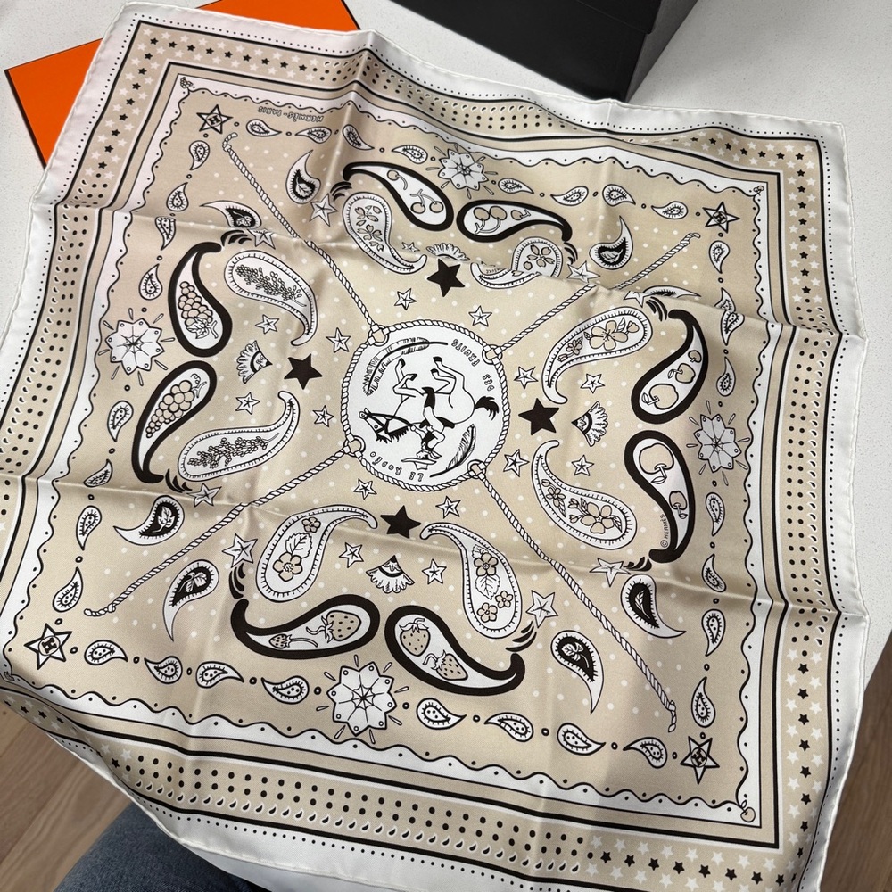 Hermès Le Rodeo des Fruits bandana 55 Grège / Ébène / Blanc - Picture 4 of 7